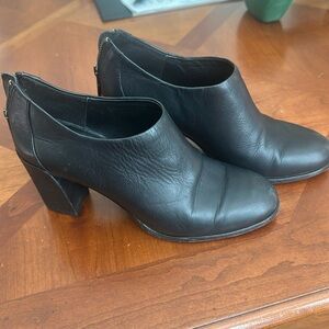 Eileen Fiisher Black Leather Booties 7.5